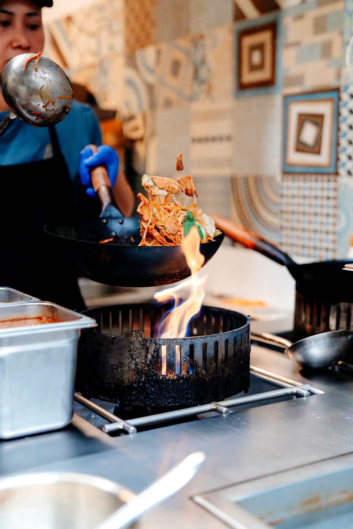 Wok über Flamme